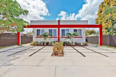 360 E 11th St, Hialeah: photo 1 of 32