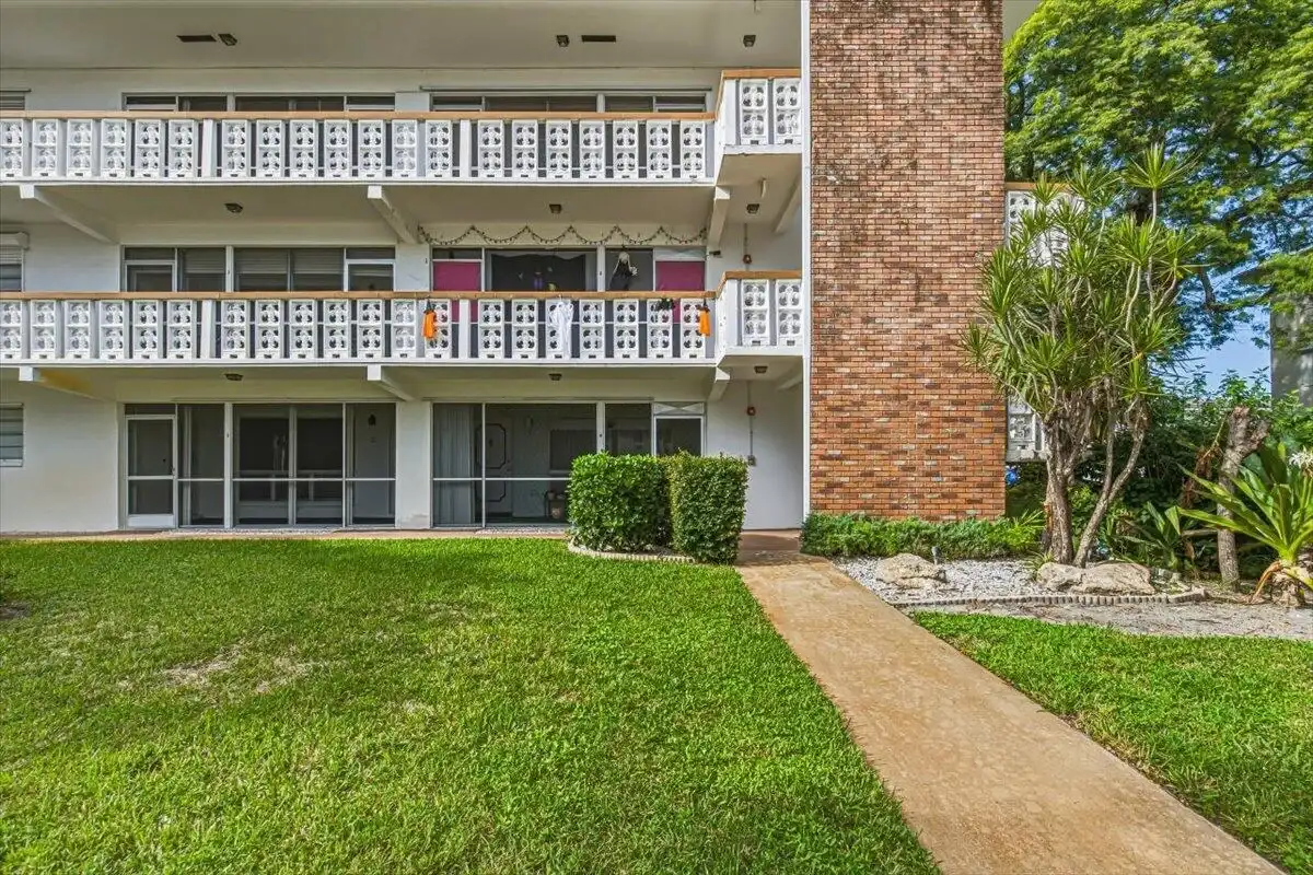 500 S Luna Ct #4, Hollywood: photo 1 of 23