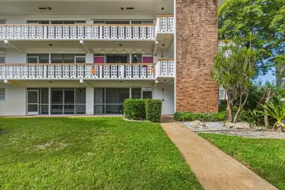 500 S Luna Ct #4, Hollywood: photo 1 of 23