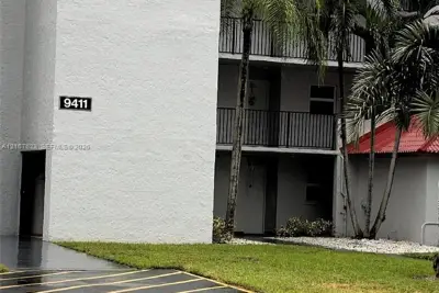 9411 Evergreen Pl #407, Davie: photo 1 of 2