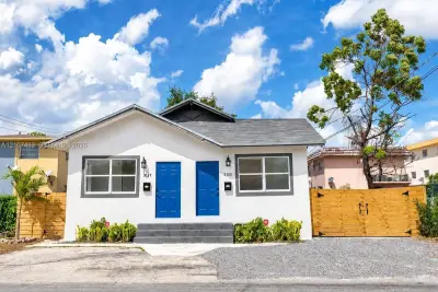 2135 SW 4th St, Miami: photo 1 of 20