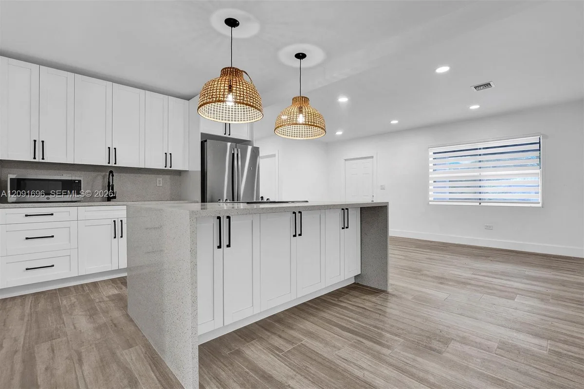 75 NW 117th St, Miami: photo 1 of 32