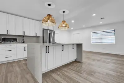 75 NW 117th St, Miami: photo 1 of 32