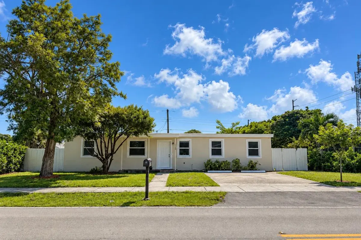 1388 NE 54th St, Pompano Beach: photo 1 of 5