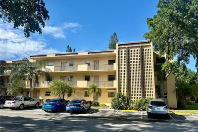 151 Berkley Rd #112, Hollywood: photo 1 of 39