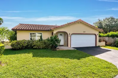 2315 NW 98th Ln, Coral Springs: photo 1 of 34