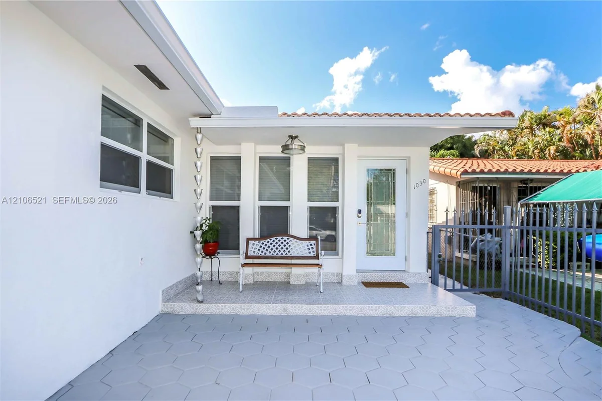 1030 SW 10th Ave, Miami: photo 1 of 30