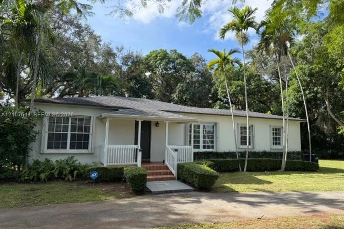 7550 SW 67th Ave, South Miami: photo 1 of 11