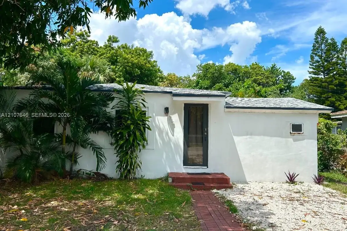 75 NW 116th St, Miami: photo 1 of 7