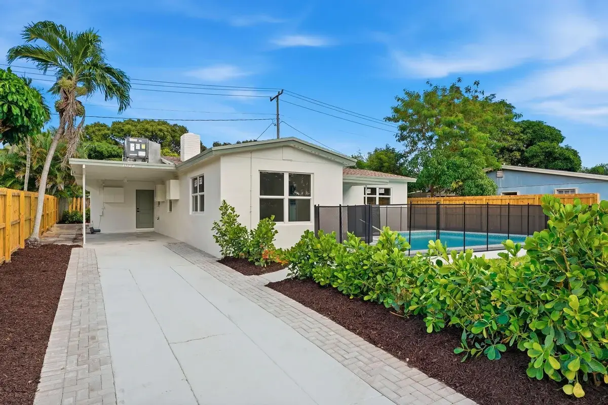 1023 Andrews Rd, West Palm Beach: photo 1 of 33