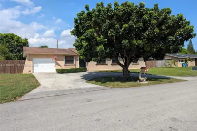 12601 SW 195th Ter, Miami: photo 1 of 31