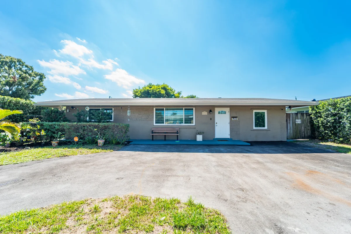 8800 NW 15th St, Pembroke Pines: photo 1 of 37