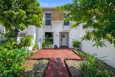 13507 NE 24th Ct, North Miami: photo 1 of 25