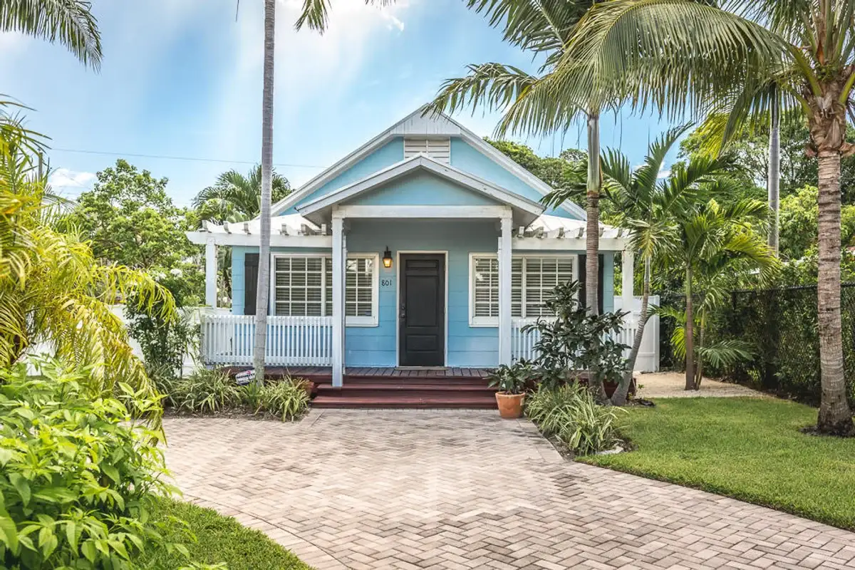 801 SE 3rd Ave, Delray Beach: photo 1 of 40