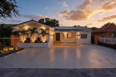 4606 SW 1st St, Miami: photo 1 of 39