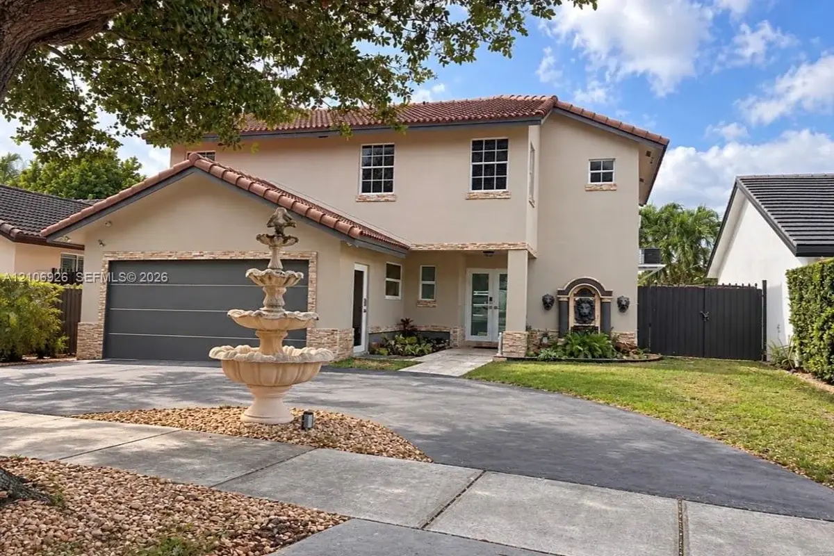 652 NW 134th Ave, Miami: photo 1 of 13