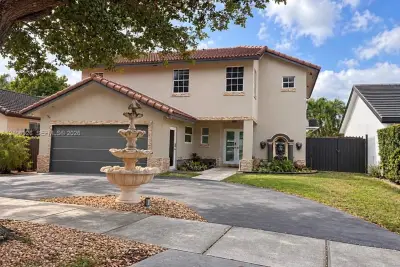 652 NW 134th Ave, Miami: photo 1 of 13