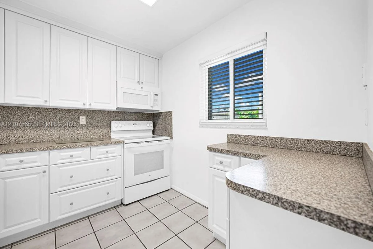 7740 Camino Real #G-407, Miami: photo 1 of 36