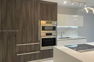 851 NE 1st Ave #4306, Miami: photo 1 of 55