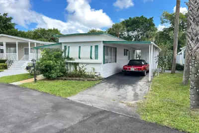 522 Hibiscus Dr, Deerfield Beach: photo 1 of 39