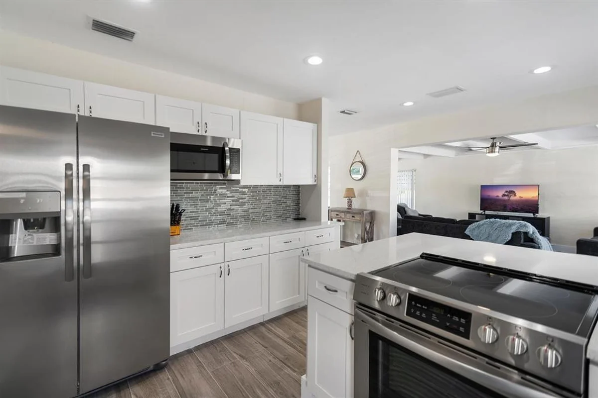 2501 NE 12th St, Pompano Beach: photo 1 of 29