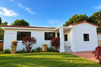 520 NE 111th St, Miami: photo 1 of 11