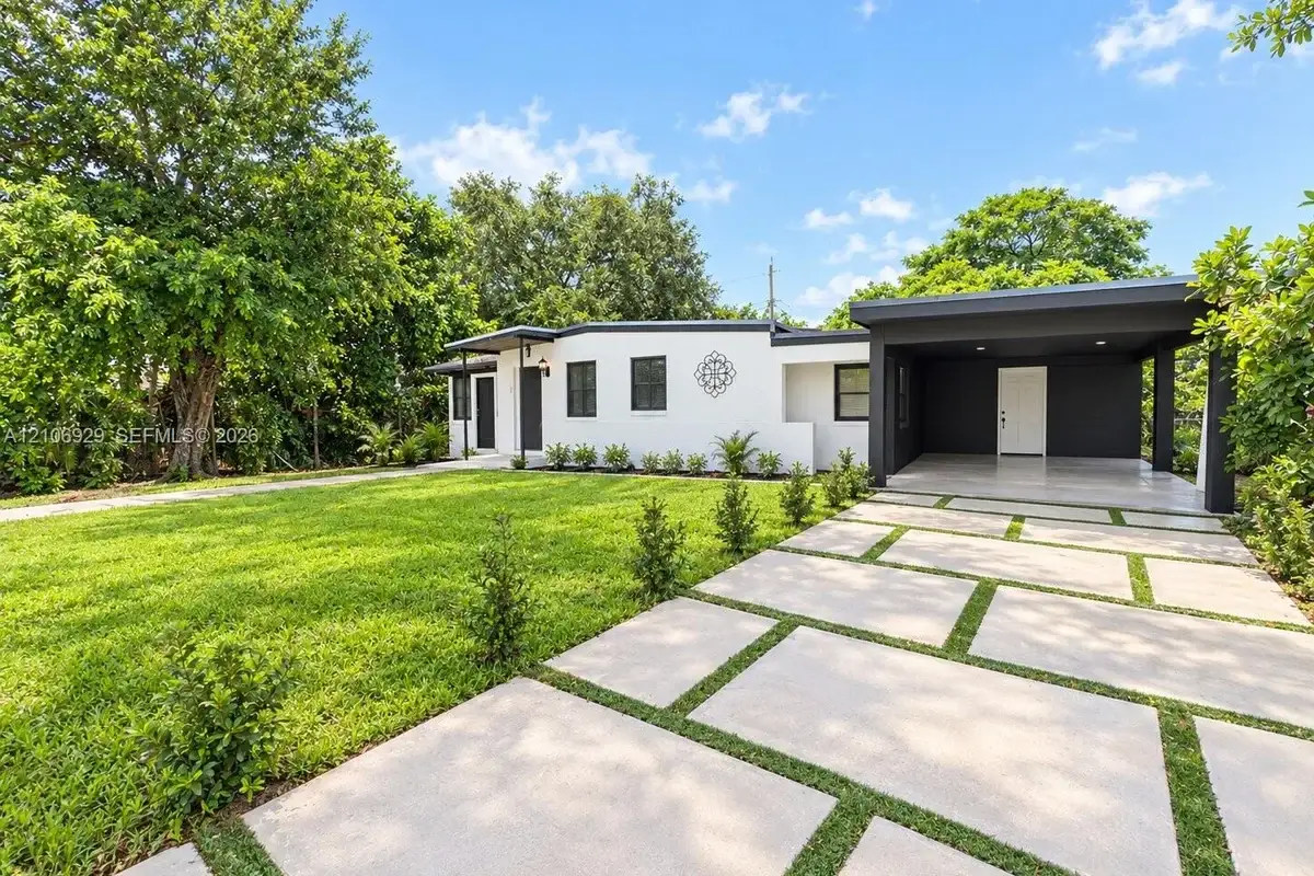 12700 Wood St, Miami: photo 1 of 7