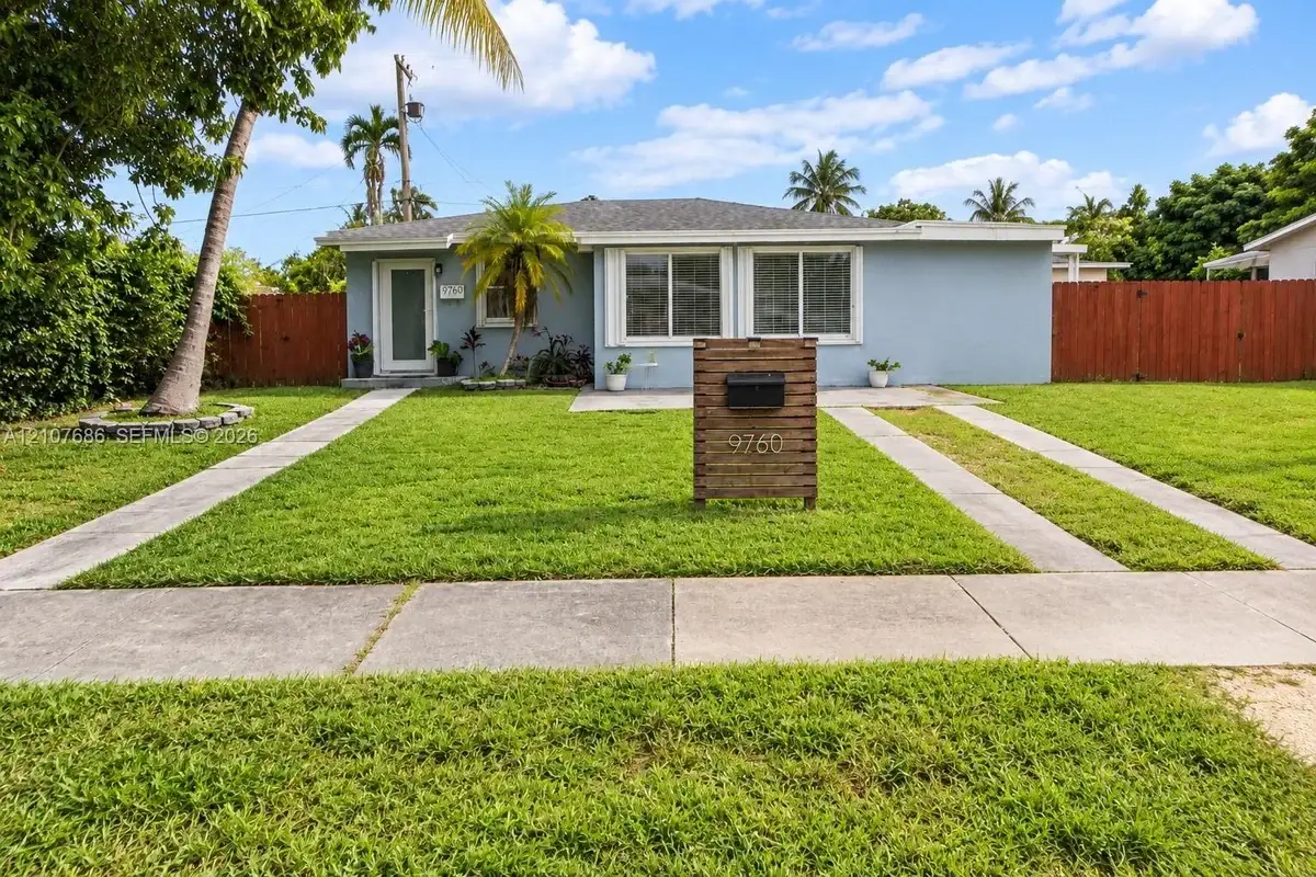 9760 Jamaica Dr, Cutler Bay: photo 1 of 28