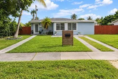9760 Jamaica Dr, Cutler Bay: photo 1 of 28