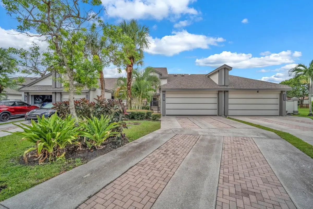1109 Landings Blvd, Greenacres: photo 1 of 39