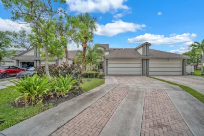 1109 Landings Blvd, Greenacres: photo 1 of 39