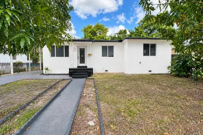 921 NE 154th St, North Miami Beach: photo 1 of 1