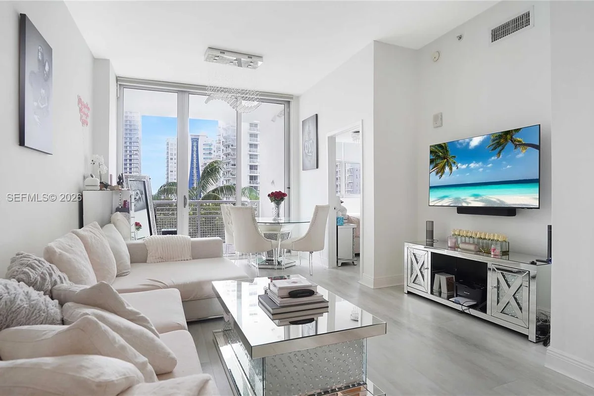 2200 NE 4th Ave #608, Miami: photo 1 of 24