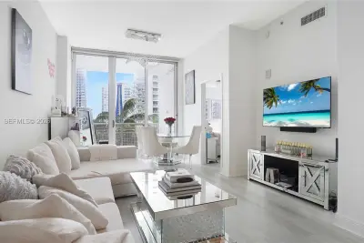 2200 NE 4th Ave #608, Miami: photo 1 of 24