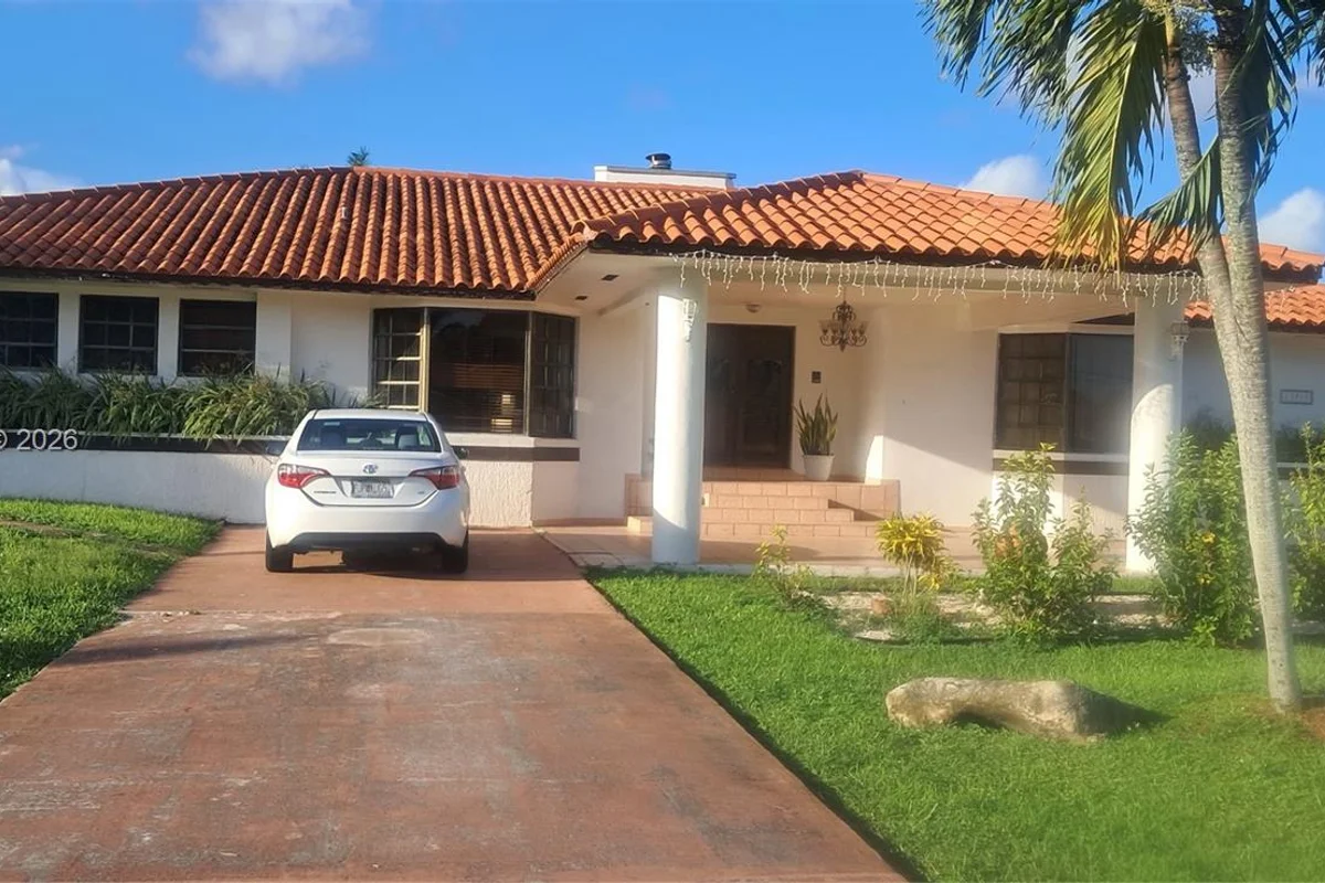 13915 SW 14 St, Miami: photo 1 of 34