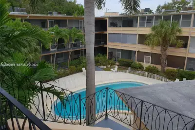 1500 NE 127th St #314, North Miami: photo 1 of 19