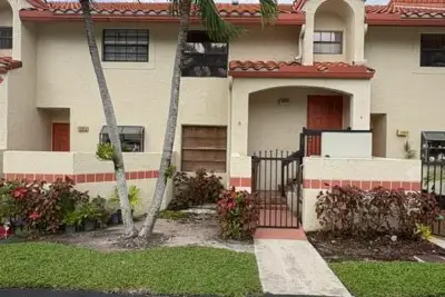 1504 Congressional Way, Deerfield Beach: photo 1 of 11