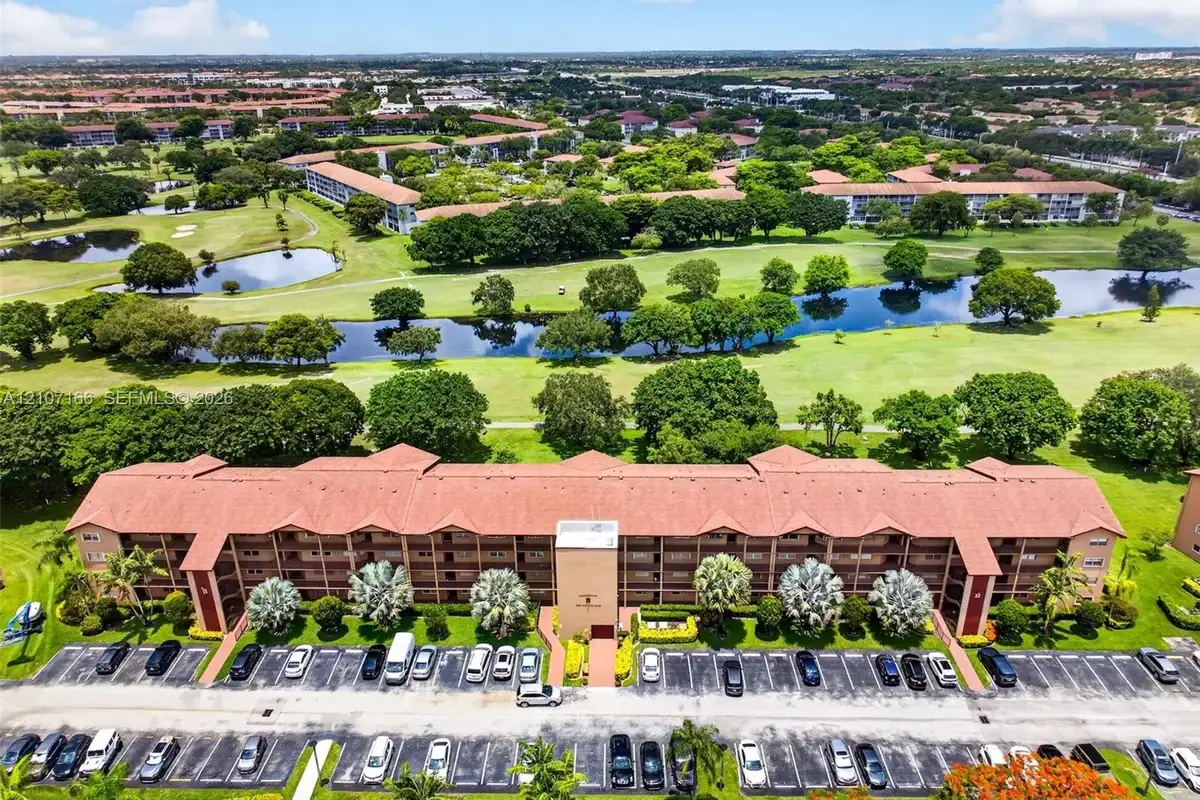 300 SW 130th Ter #206B, Pembroke Pines: photo 1 of 39