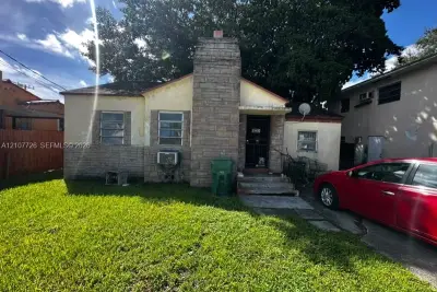1468 NW 37th St, Miami: photo 1 of 7