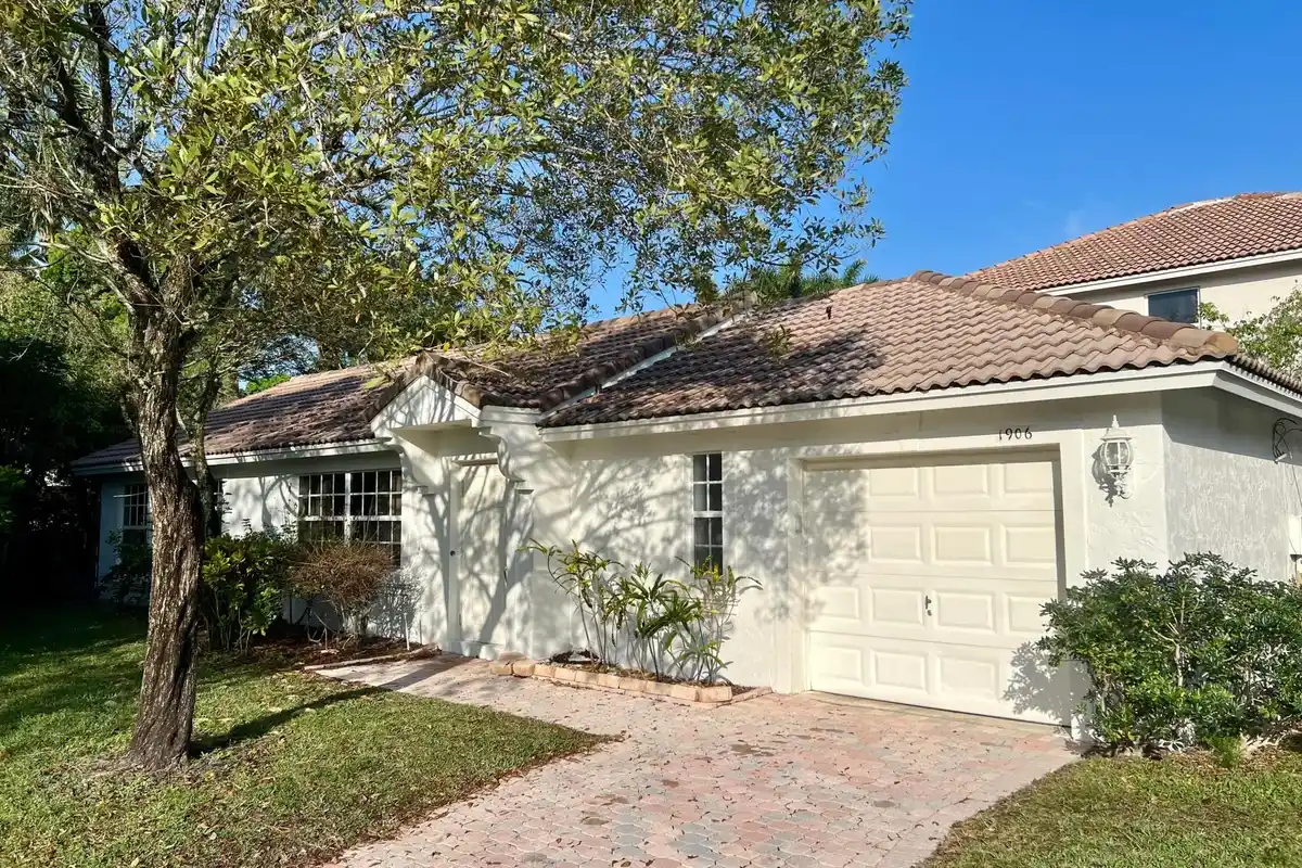 1906 Capeside Cir, Wellington: photo 1 of 24