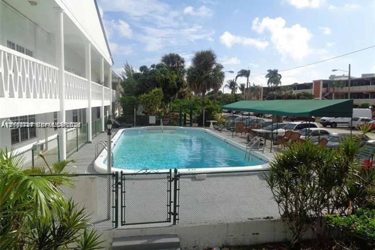 1451 NE 170th St #106A, North Miami Beach: photo 1 of 14