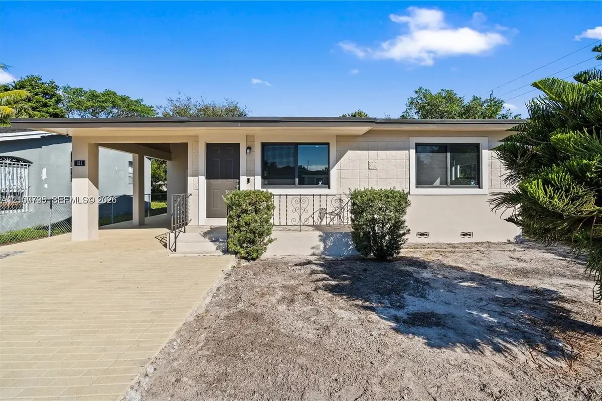 811 NW 115th St, Miami: photo 1 of 12
