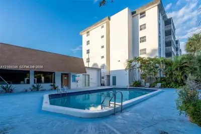 16950 W Dixie Hwy #A129, North Miami Beach: photo 1 of 24