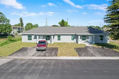 548 SW 5th St #B, Belle Glade: photo 1 of 10