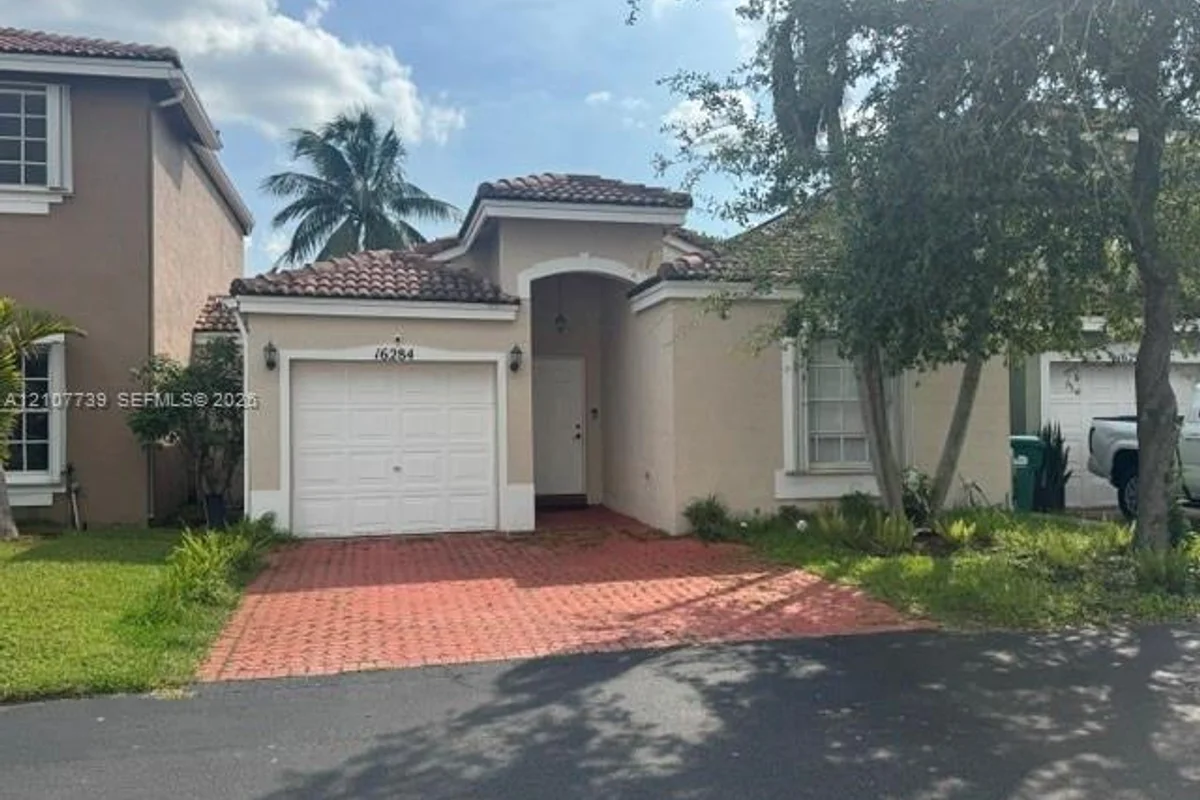 16284 SW 100th Ter, Miami: photo 1 of 18
