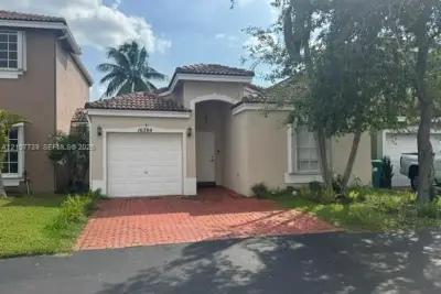 16284 SW 100th Ter, Miami: photo 1 of 18