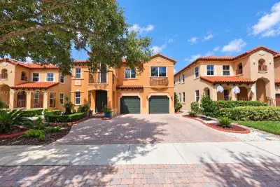 15261 SW 26th Ter, Miami: photo 1 of 58