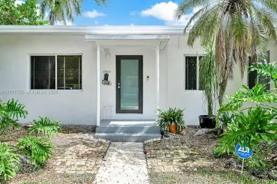 5960 SW 47th St #1, Miami: photo 1 of 39