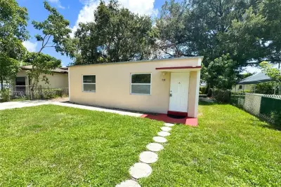 730 NW 15th Ter, Fort Lauderdale: photo 1 of 9