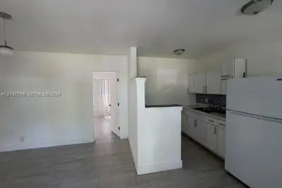 930 SW 29th St #A-C, Fort Lauderdale: photo 1 of 9